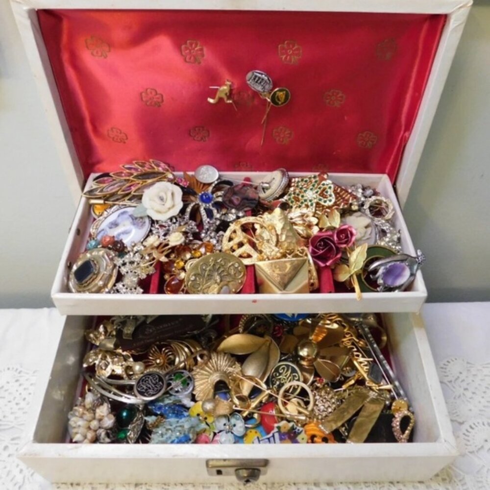 Rue Cambon Queen Capsule | 2LB Signed High-End Mix Gold Silver Pearls Rhinestone - Picture 9 of 10